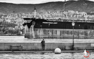 “Esperienza Unica a Muggia: Incontro con la Gigantesca Petroliera”